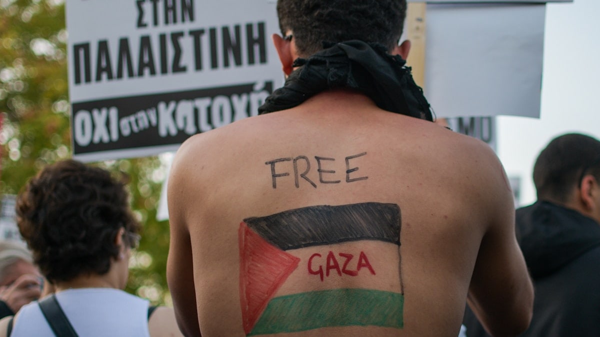 On Friday, October 13, a demonstration in central Athens saw Palestinians and extraparliamentary left activists come together to express unwavering solidarity with the people of Palestine. Their protest strongly condemned Israeli apartheid policies and the tragic loss of civilian lives in the Gaza Strip.